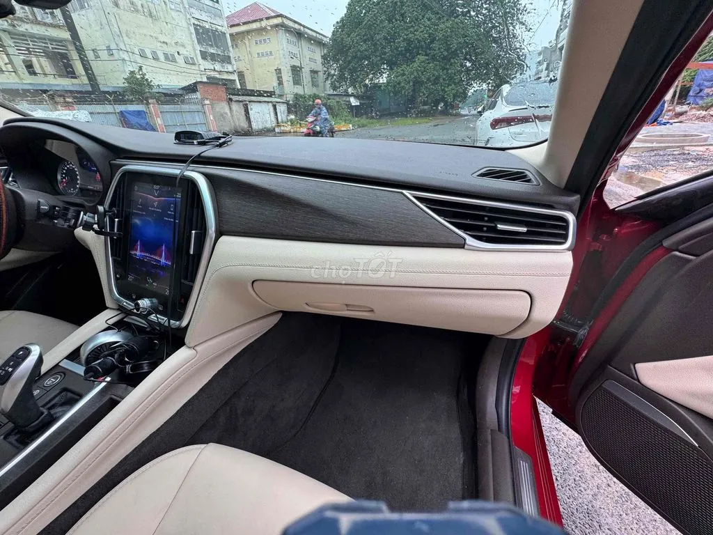 Vinfast Lux A2.0 2021 photo 2