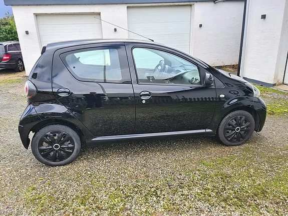 Toyota Aygo 2012 photo 5