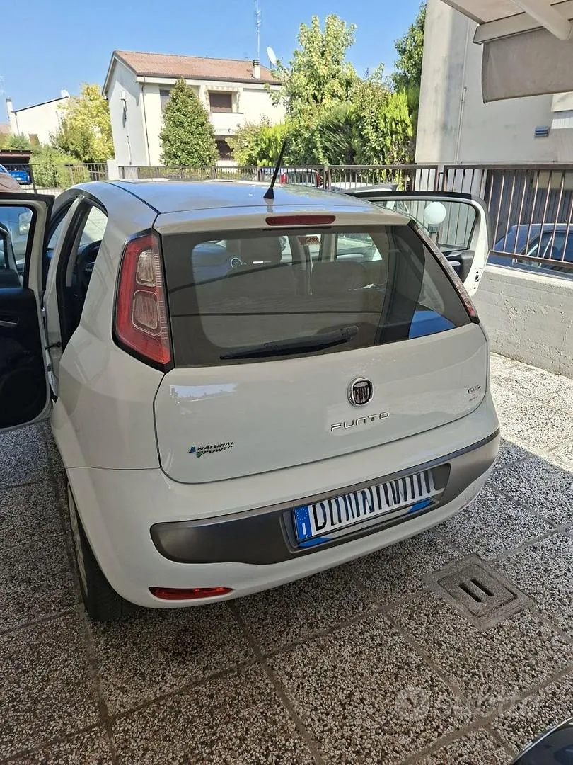 Fiat Grande Punto 2010 photo 2