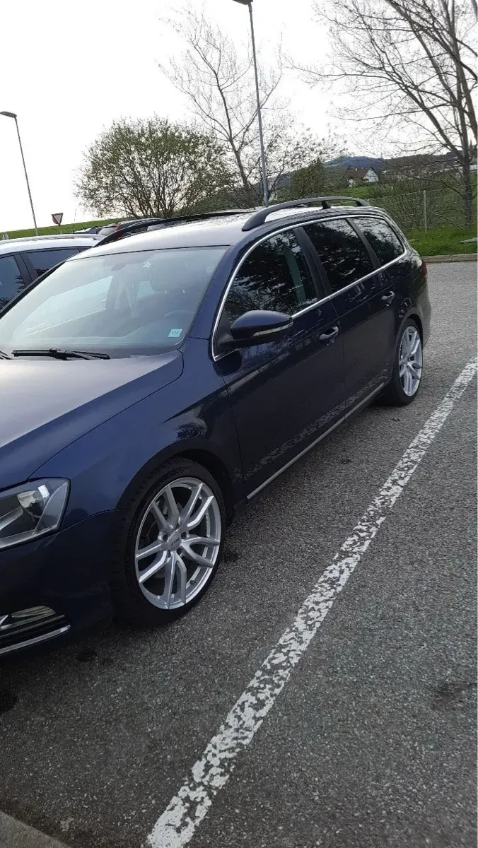 Volkswagen Passat 2012 photo 2