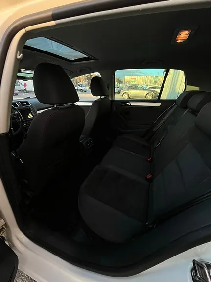 Volkswagen Golf 2011 photo 4
