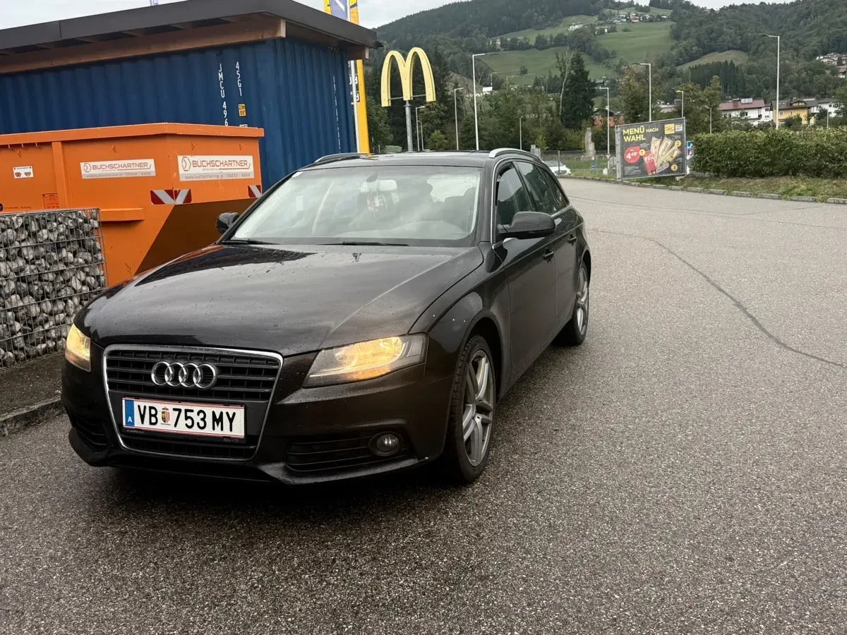 Audi A4 2009 photo 2