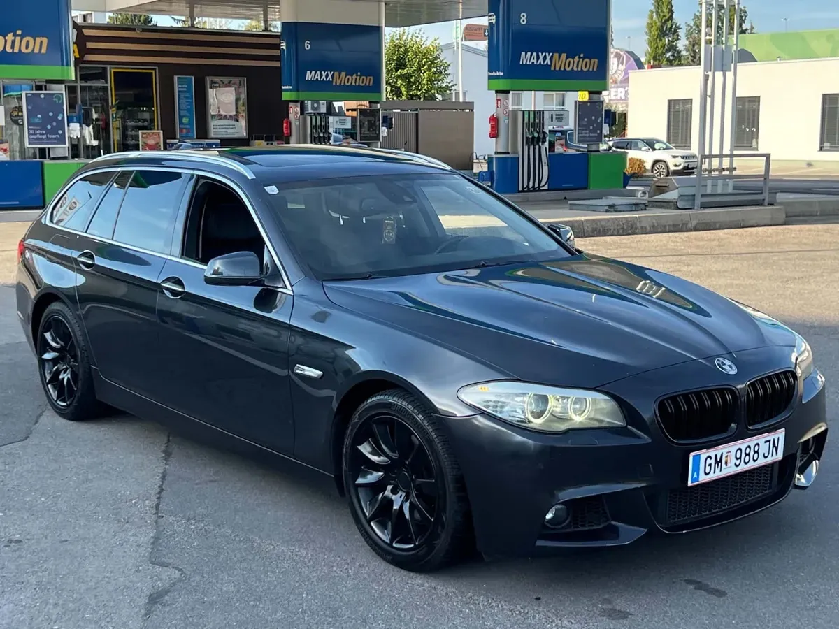BMW 5 Series 2011 photo 2