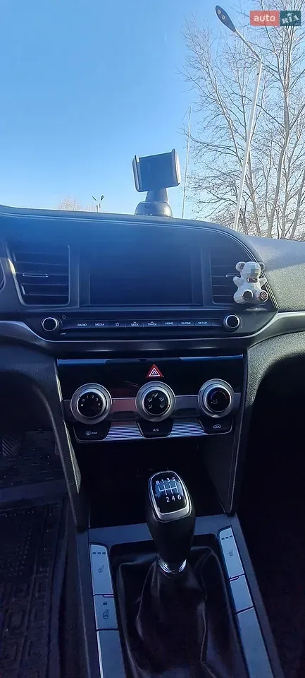 Hyundai Elantra 2019 photo 5