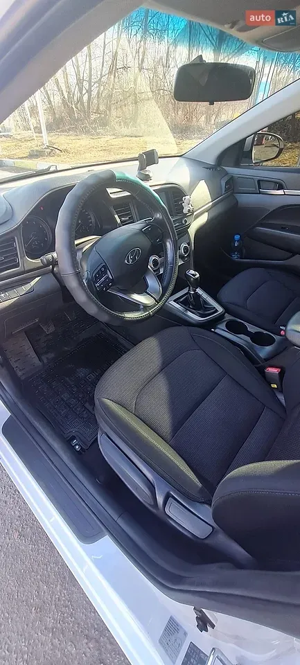 Hyundai Elantra 2019 photo 3