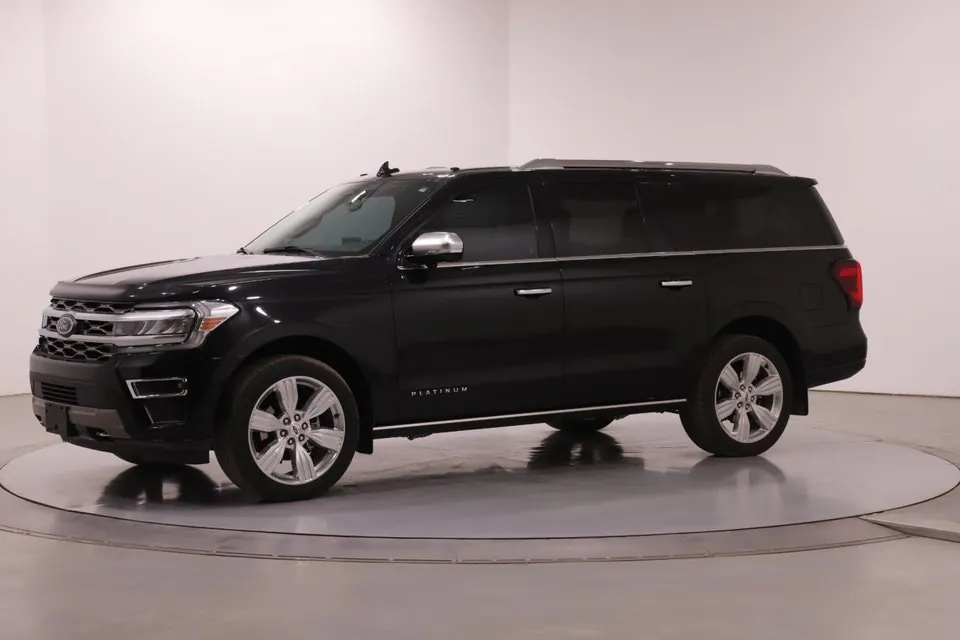 Ford Expedition 2023 photo 2