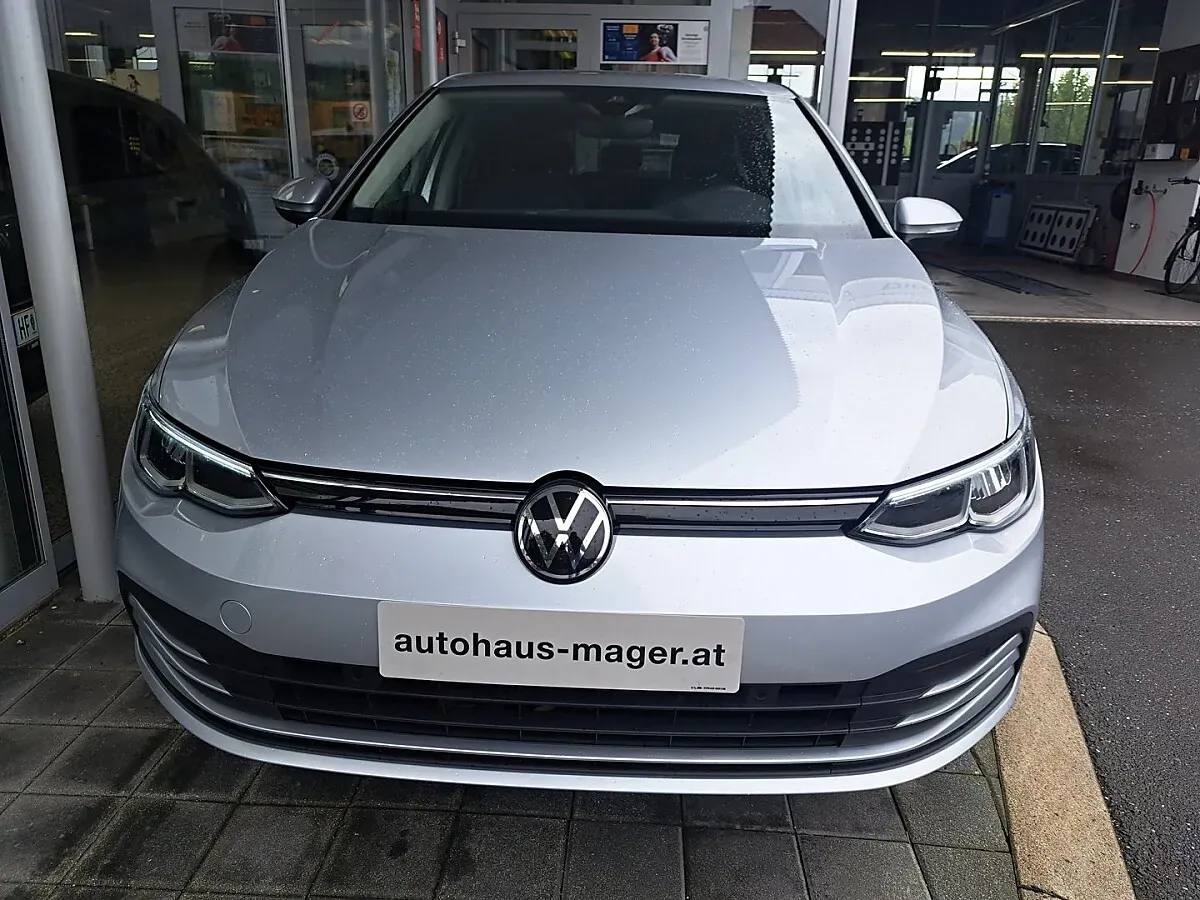 Volkswagen Golf 2023 photo 2