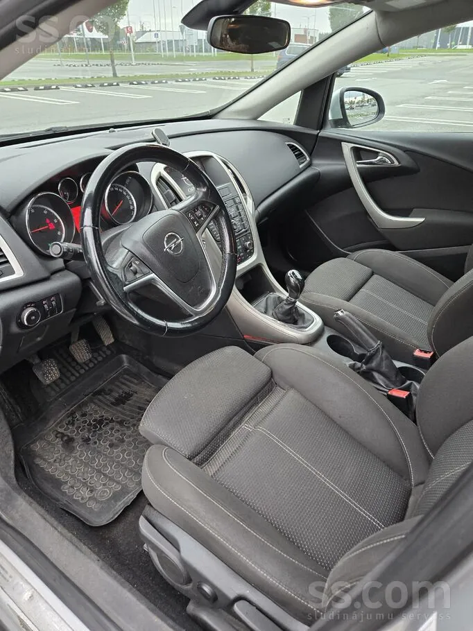 Opel Astra 2010 photo 5
