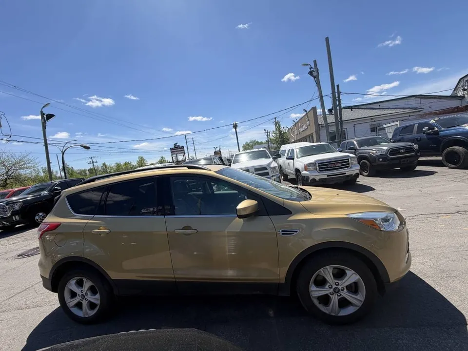 Ford Escape 2014 photo 2