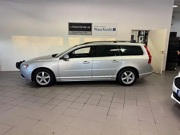 Volvo V70 2011 photo 2