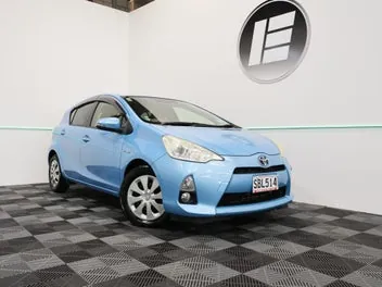 Toyota Aqua 2012 photo 2