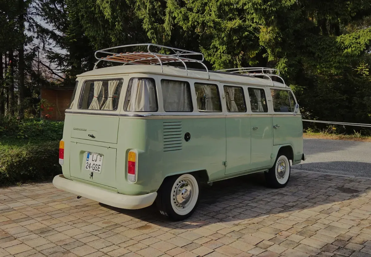 Volkswagen T2 1982 photo 2