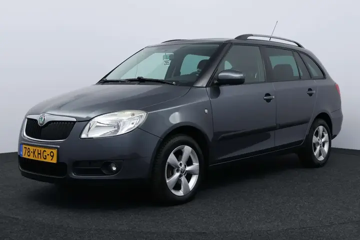 Skoda Fabia Combi 2009 photo 2