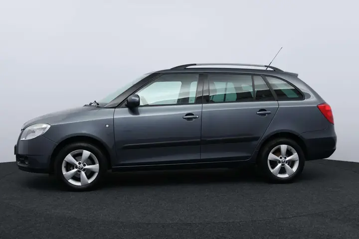 Skoda Fabia Combi 2009 photo 4
