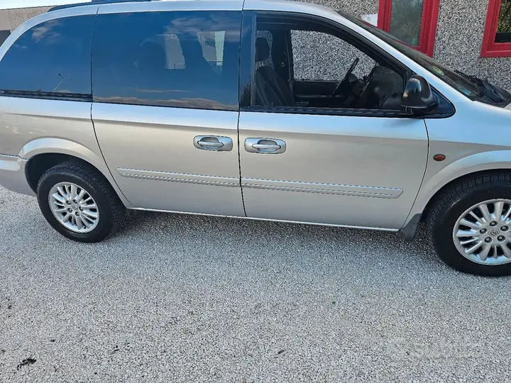 Chrysler Voyager 2006 photo 3