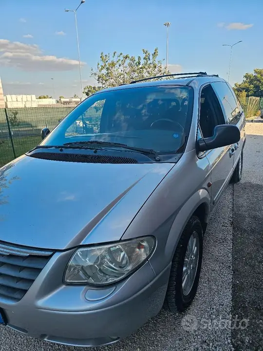 Chrysler Voyager 2006 photo 2