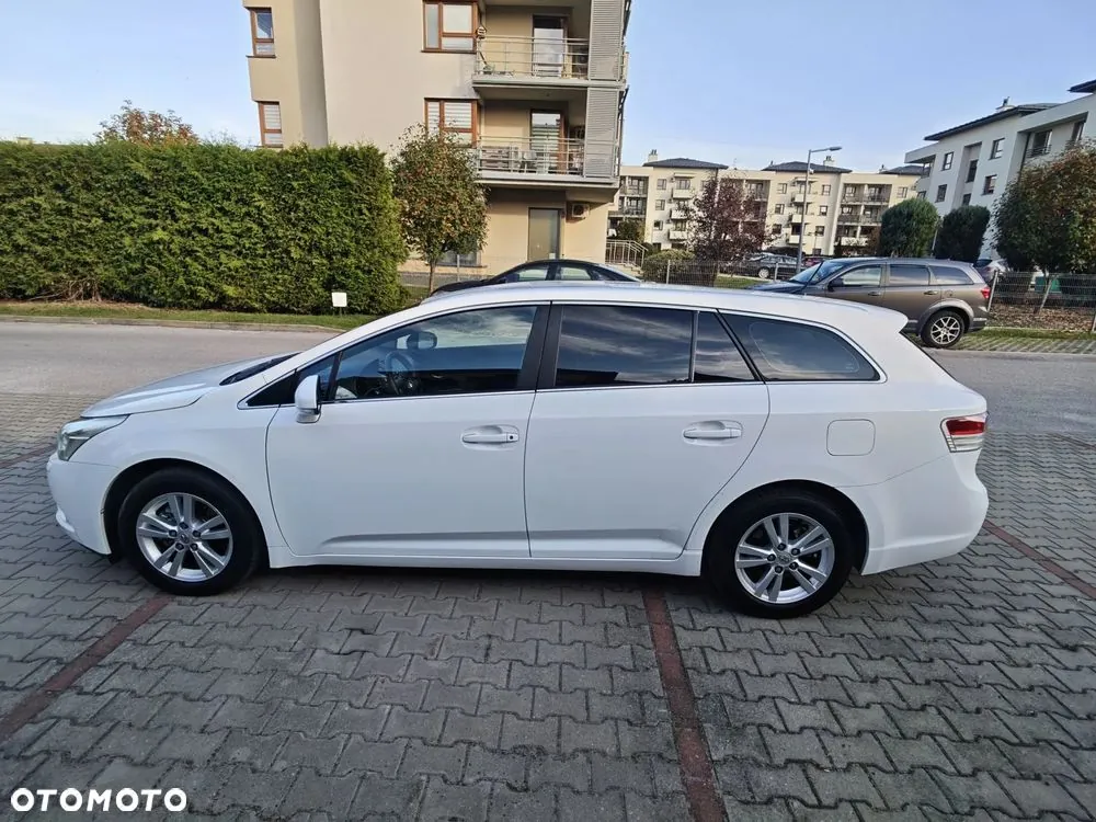 Toyota Avensis 2010 photo 4