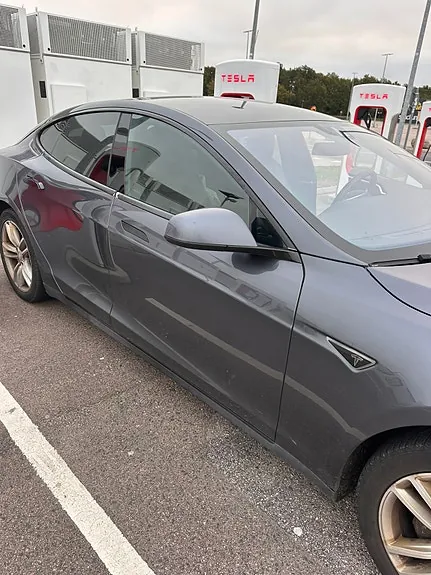 Tesla Model S 2015 photo 2