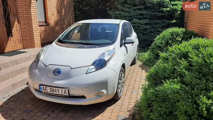 Nissan Leaf 2013 photo 2