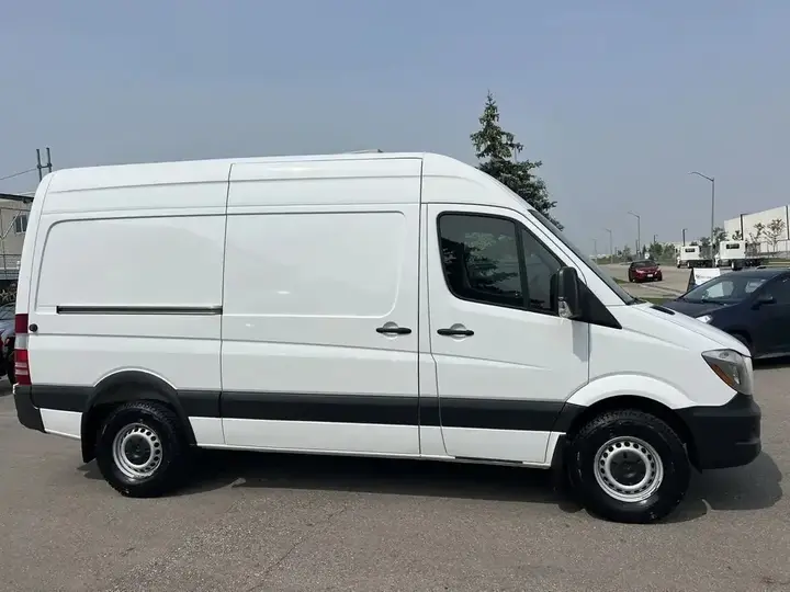 Mercedes-Benz Sprinter Van 2017 photo 4