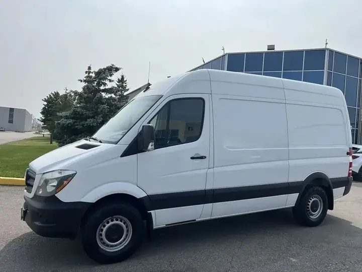 Mercedes-Benz Sprinter Van 2017 photo 2