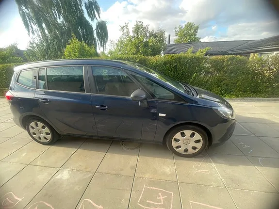 Opel Zafira Tourer 2012 photo 2