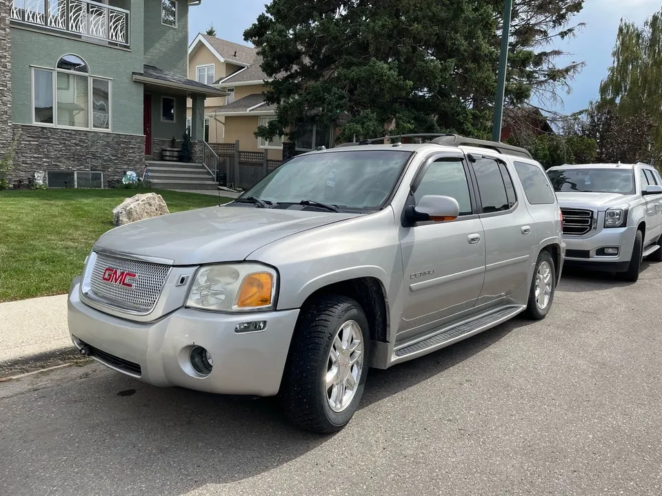 GMC Envoy 2005 photo 2