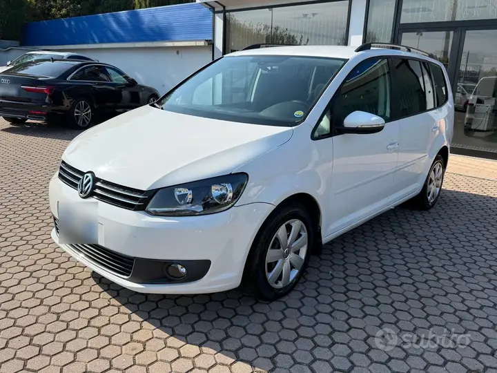 Volkswagen Touran 2013 photo 2