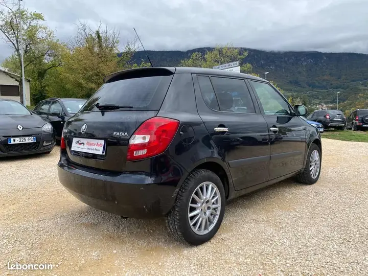 Skoda Fabia 2013 photo 5