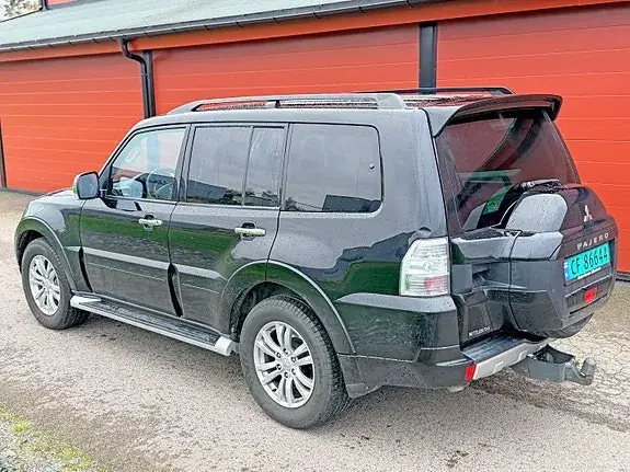 Mitsubishi Pajero 2017 photo 3