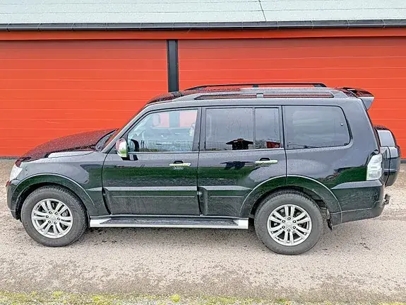 Mitsubishi Pajero 2017 photo 2
