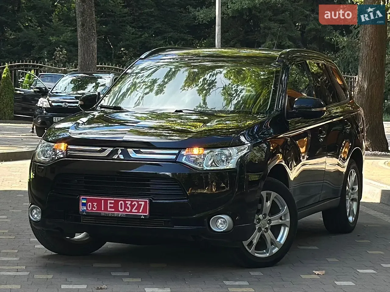 Mitsubishi Outlander 2013 photo 2