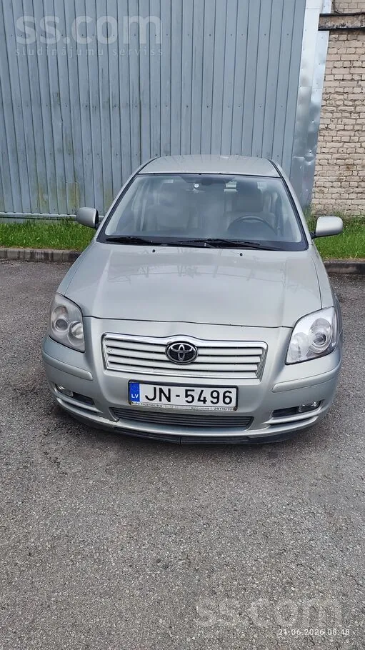 Toyota Avensis 2004 photo 2