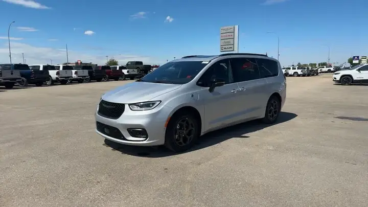 Chrysler Pacifica 2024 photo 3