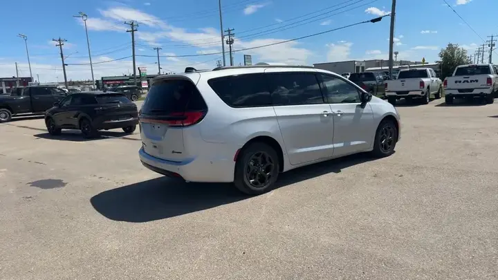Chrysler Pacifica 2024 photo 5