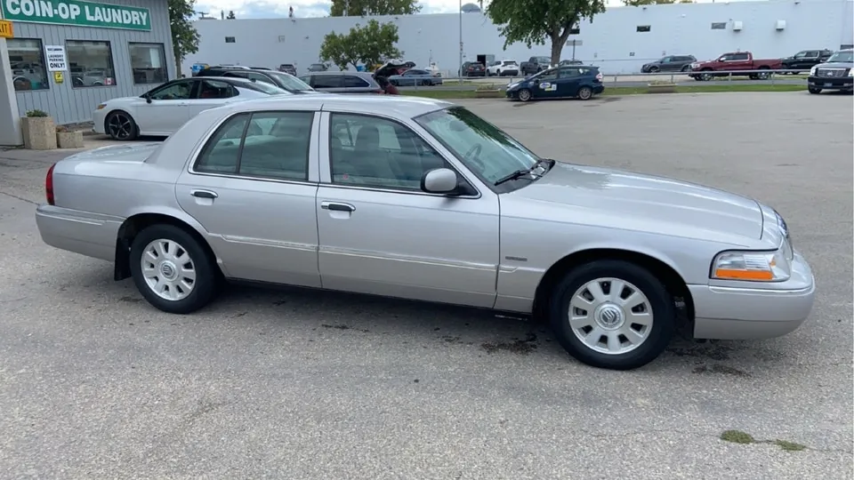 Mercury Grand Marquis 2004 photo 2
