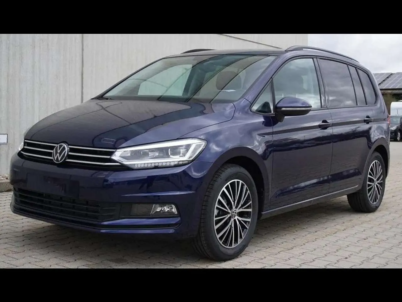 Volkswagen Touran 2025 photo 2