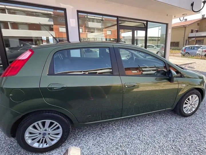 Fiat Grande Punto 2006 photo 3