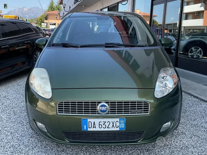 Fiat Grande Punto 2006 photo 2