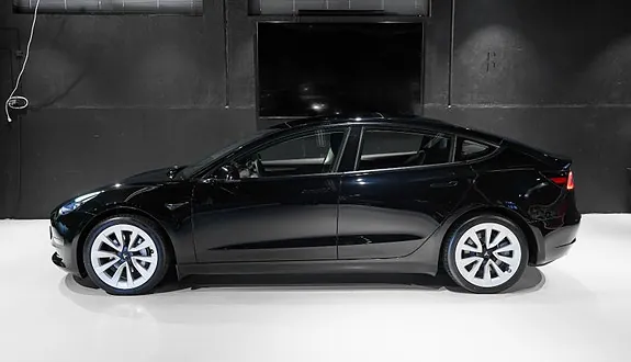 Tesla Model 3 2023 photo 3