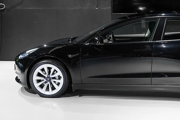 Tesla Model 3 2023 photo 4