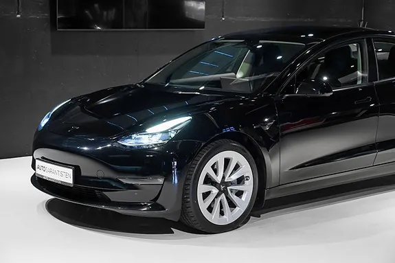 Tesla Model 3 2023 photo 2