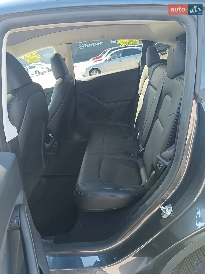 Tesla Model Y 2023 photo 5