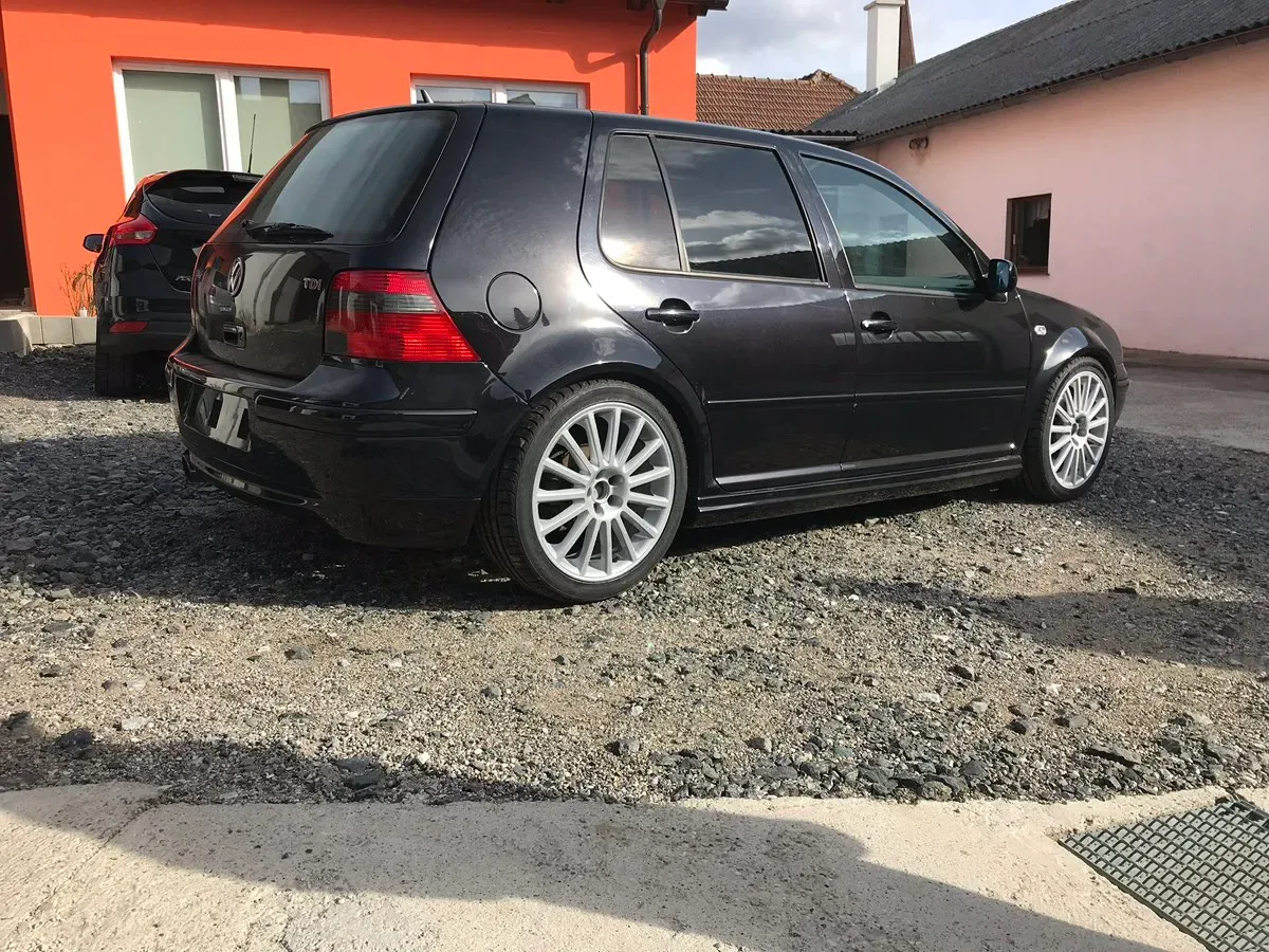 Volkswagen Golf 2002 photo 2