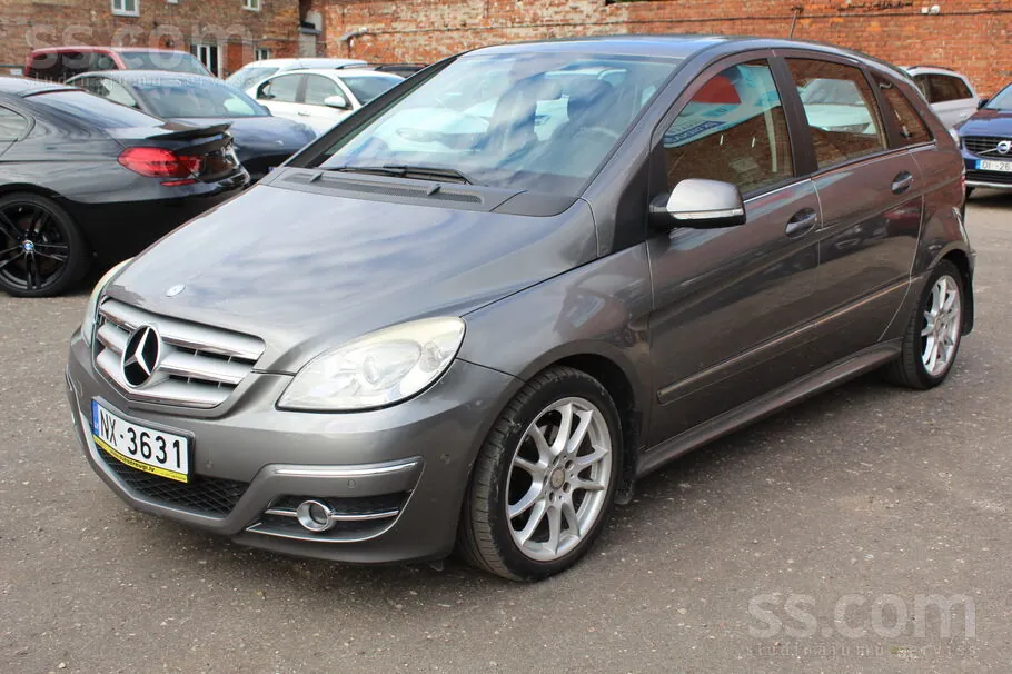 Mercedes-Benz B200 2009 photo 2