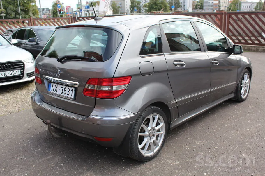 Mercedes-Benz B200 2009 photo 4