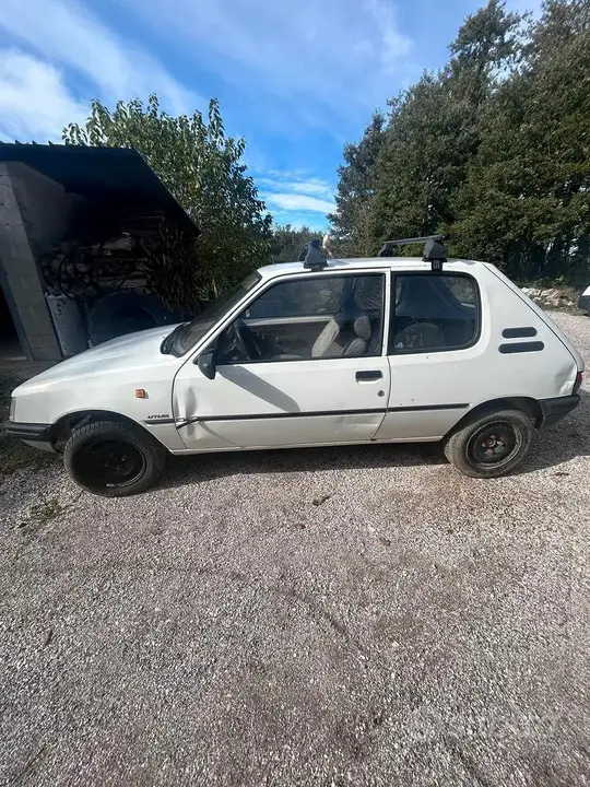 Peugeot 205 1990 photo 4