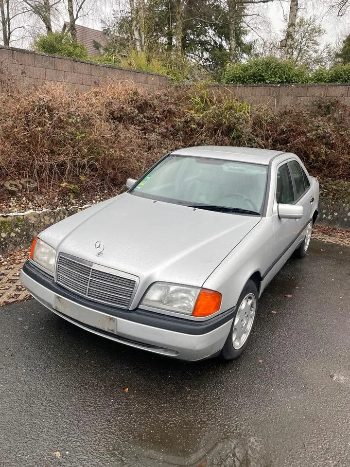 Mercedes-Benz C180