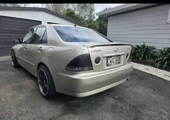 Lexus Is 300 2005 photo 2