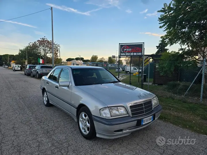Mercedes-Benz C180